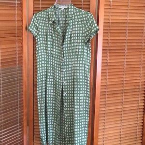 Banana Republic silk button down dress. Falls above the knee.